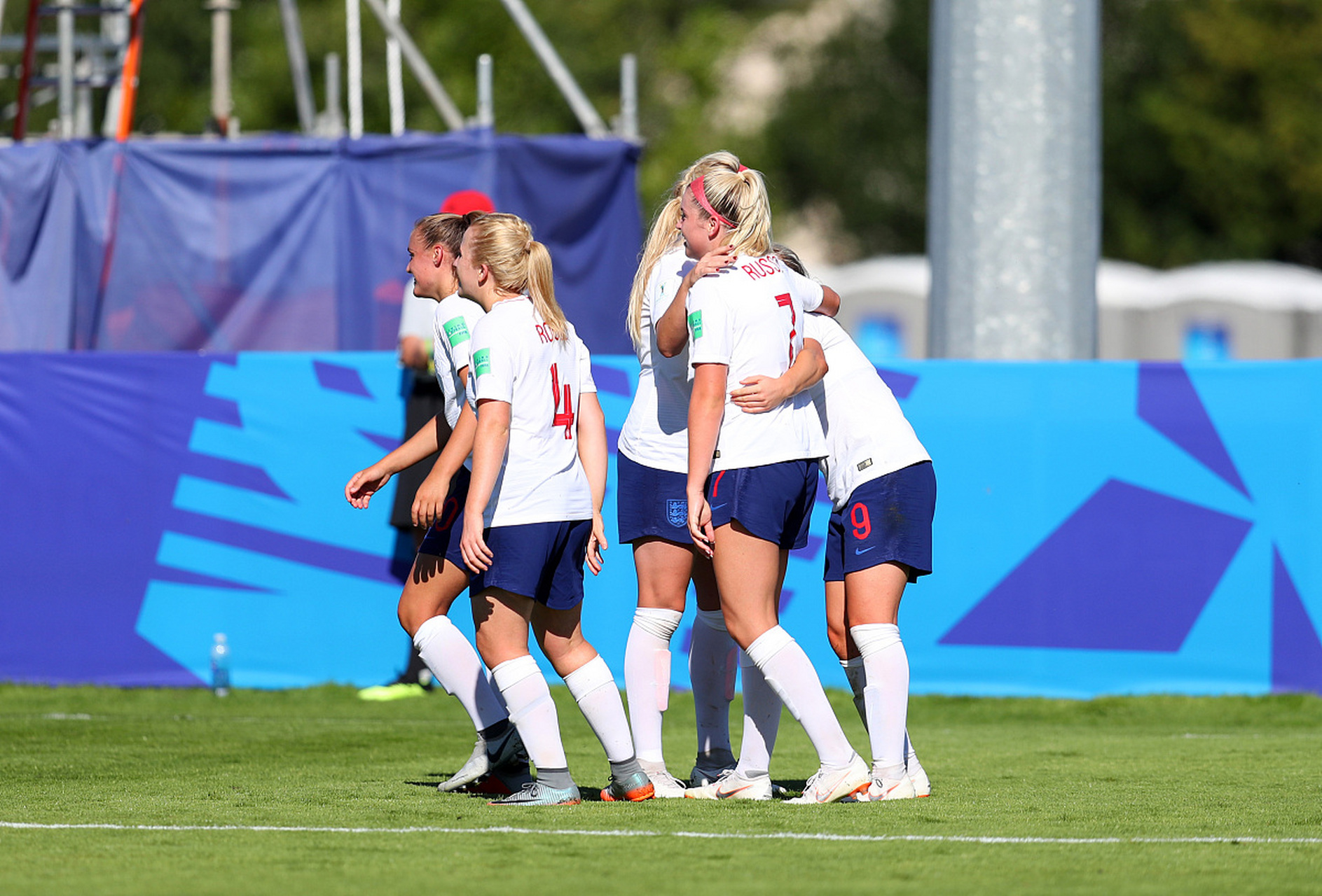 九游娱乐-波兰女足队员集体训练,备战国际邀请赛视频